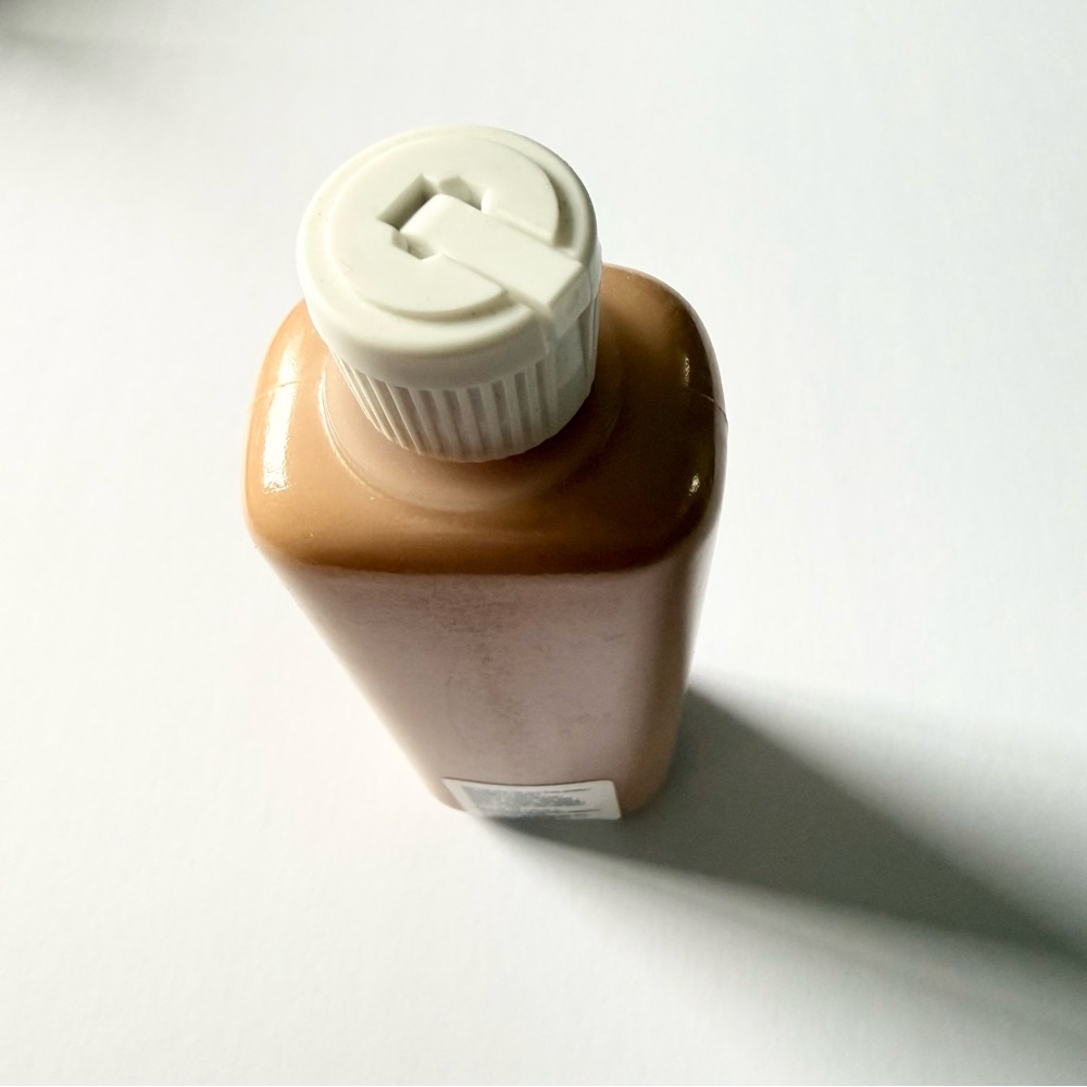 MAC Studio Radiance Foundation NC17.5 - Picture 3 of 3